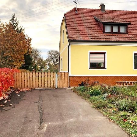 Ferienhaus Mit Garten In Thermennaehe Strebersdorf Buitenkant foto