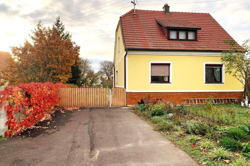 Ferienhaus Mit Garten In Thermennaehe Strebersdorf Buitenkant foto